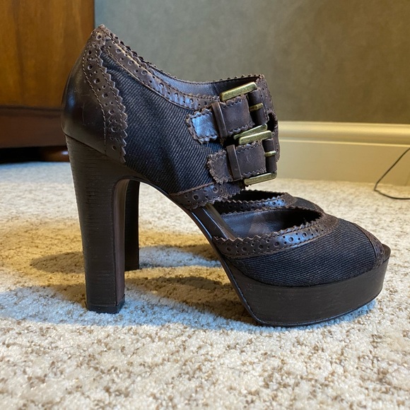 Halogen Open-Toed Pump - Picture 3 of 7